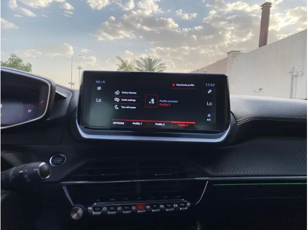 Car image 17