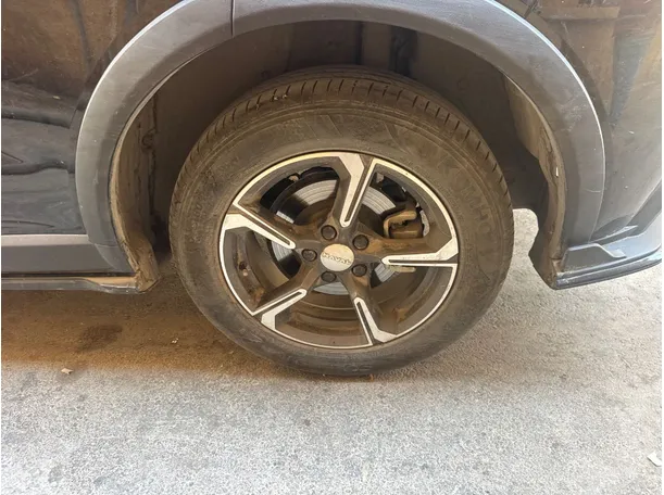 Car image 9