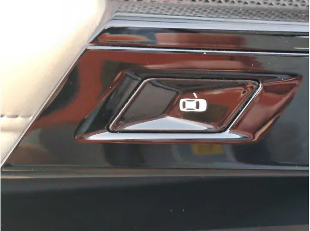 Car image 32