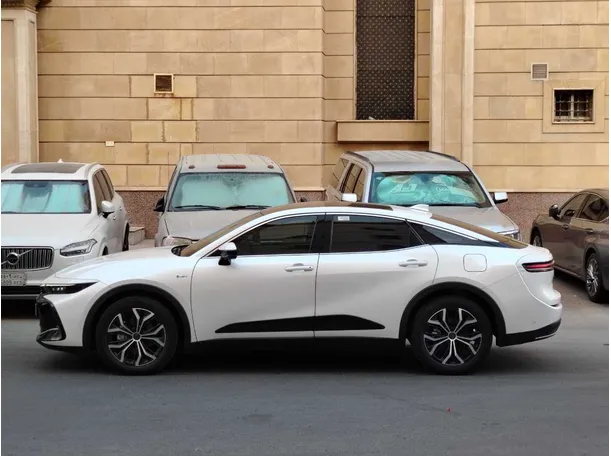 Car image 8