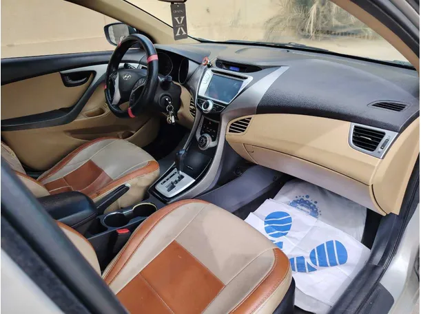 Car image 12