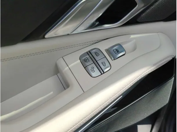 Car image 33