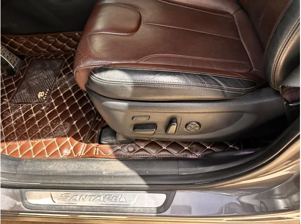 Car image 27