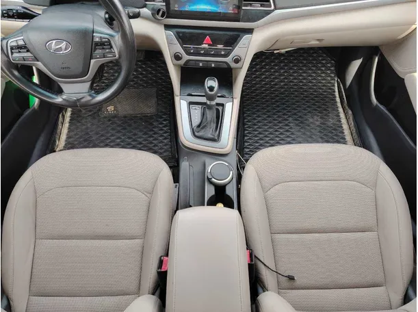 Car image 18