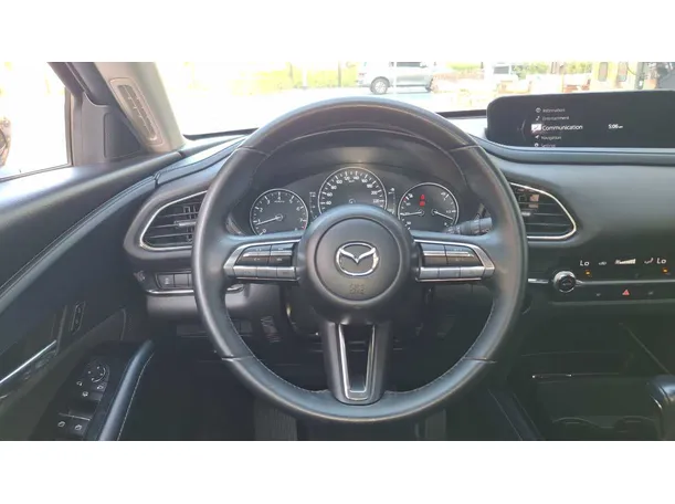 Car image 19