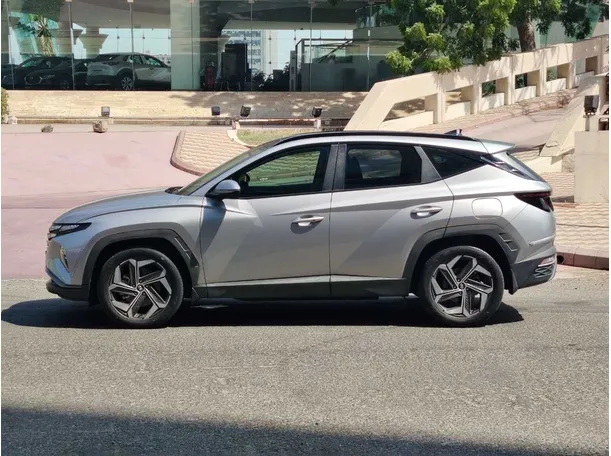 Car image 8
