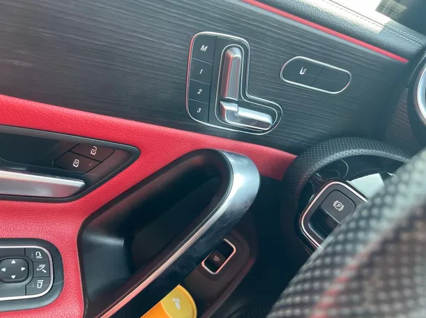Car image 25