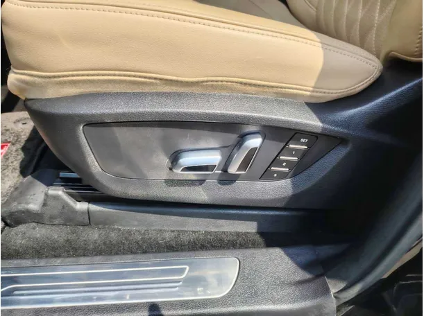 Car image 38