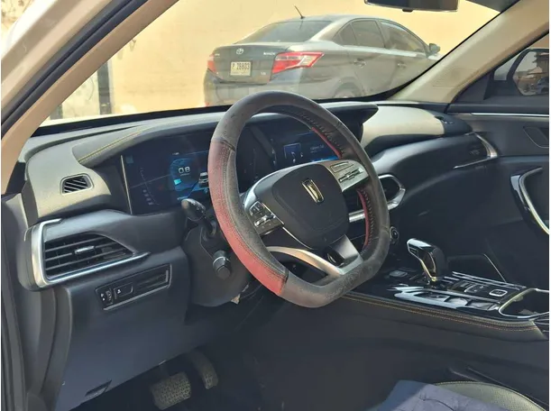 Car image 11