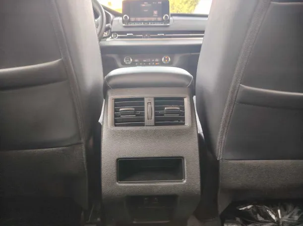 Car image 29