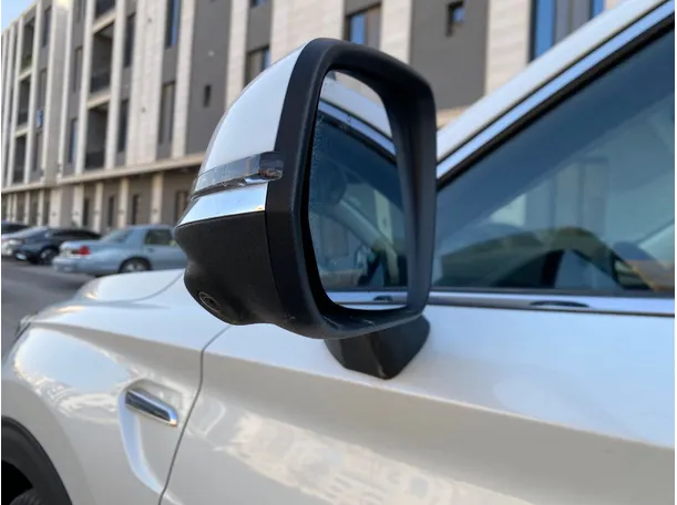 Car image 23