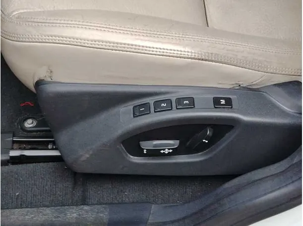 Car image 32