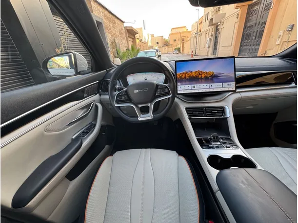 Car image 17