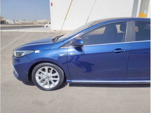 Car image 9