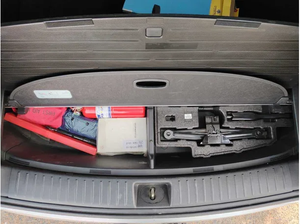 Car image 40