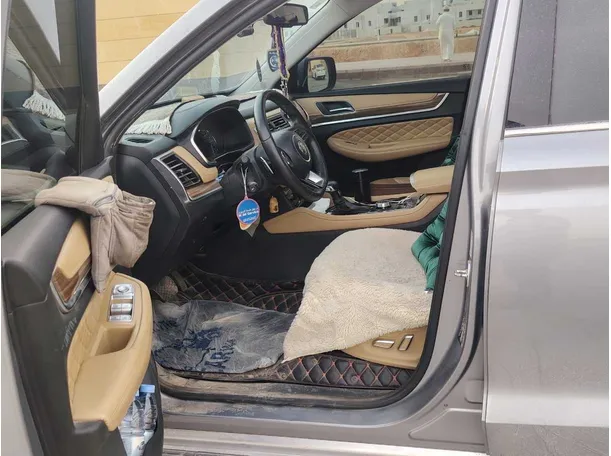 Car image 13