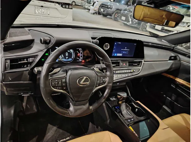 Car image 16