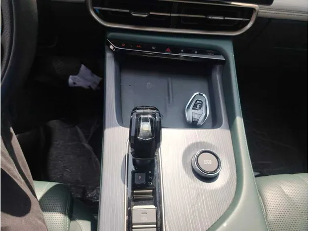 Car image 26