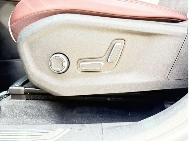 Car image 29