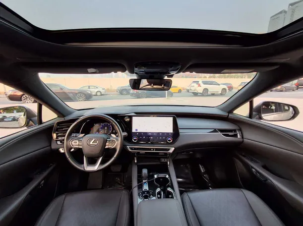 Car image 14