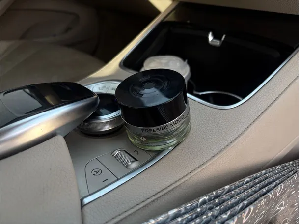 Car image 17