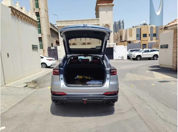 Car image 24