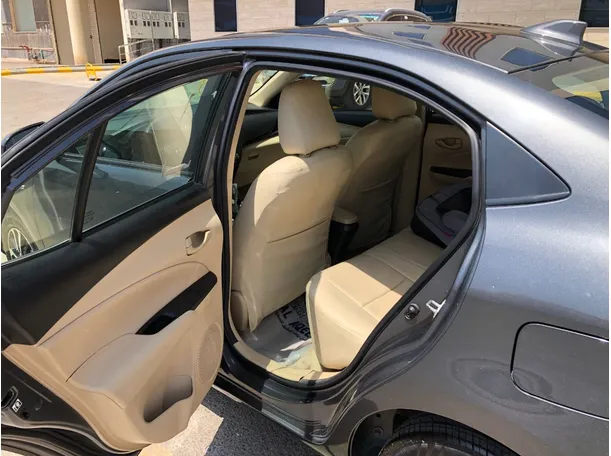 Car image 12