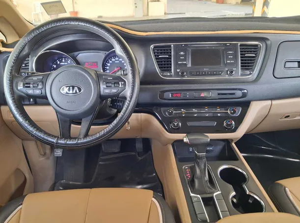 Car image 15