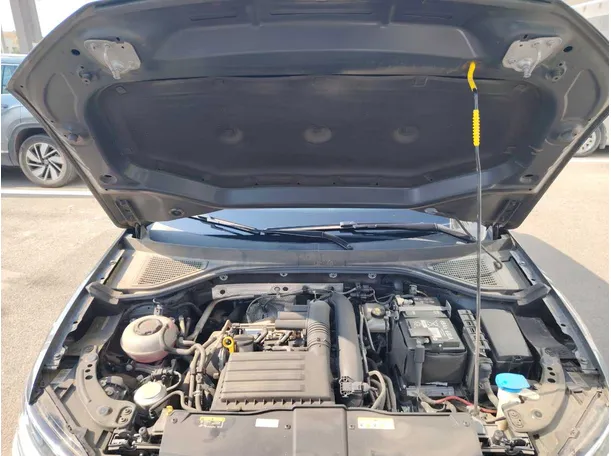Car image 30