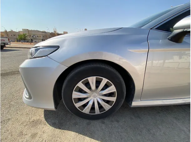 Car image 9