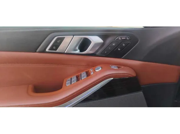 Car image 30