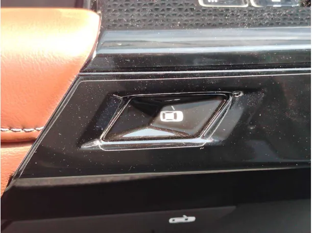 Car image 33