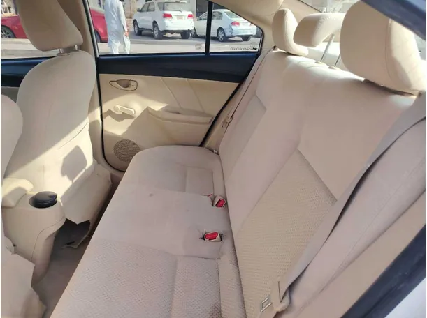 Car image 18