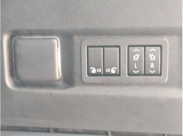 Car image 28