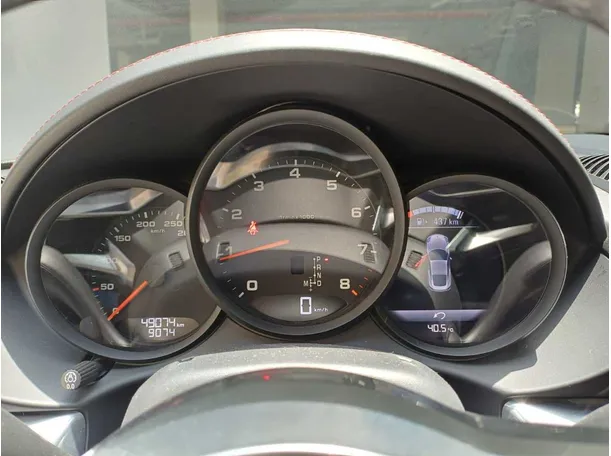 Car image 16