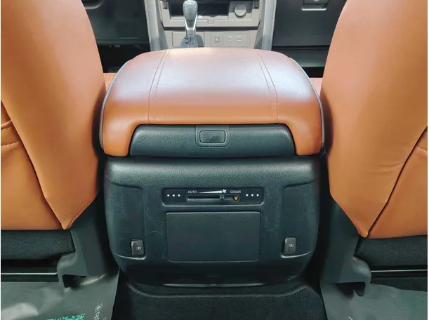 Car image 34