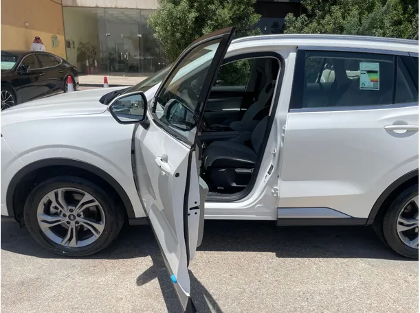 Car image 10