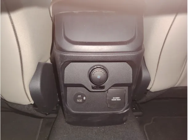 Car image 30