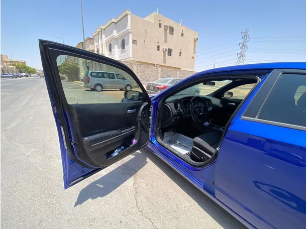 Car image 10