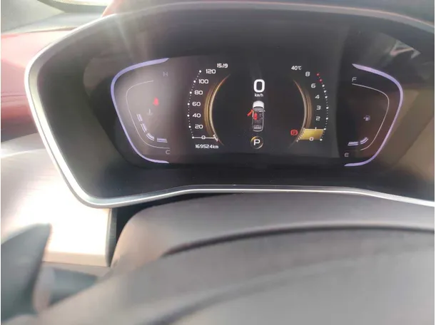 Car image 25