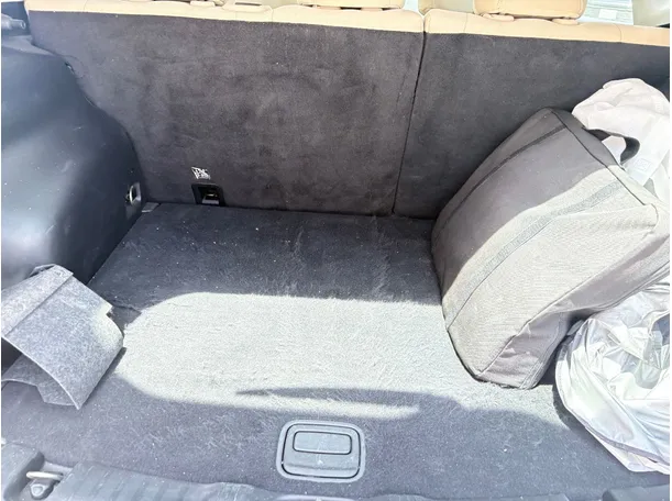 Car image 28