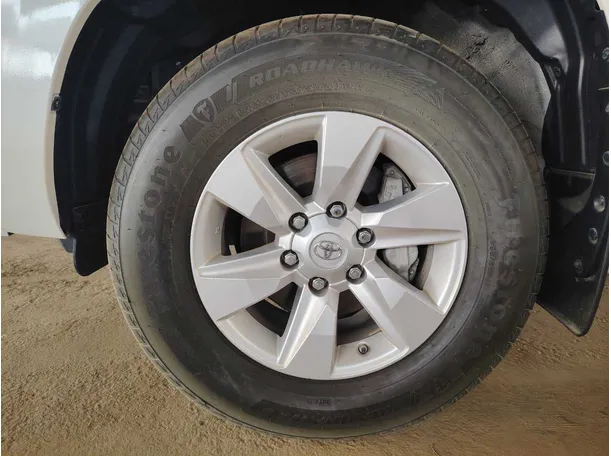 Car image 9