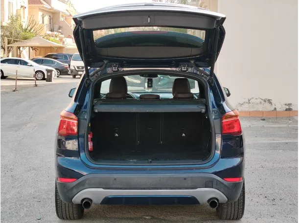 Car image 27
