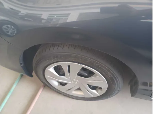 Car image 9