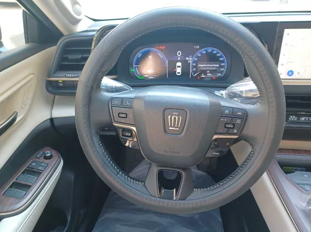 Car image 15
