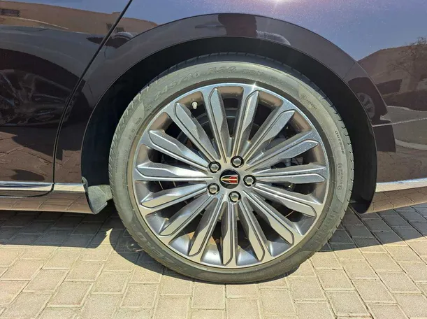 Car image 9