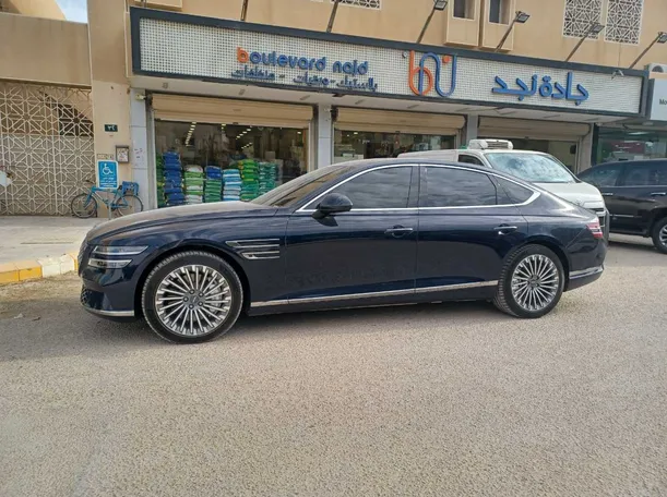 Car image 8