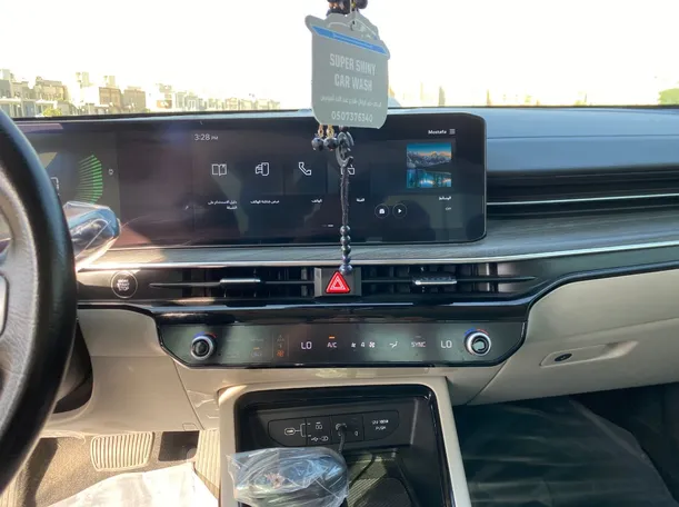 Car image 17
