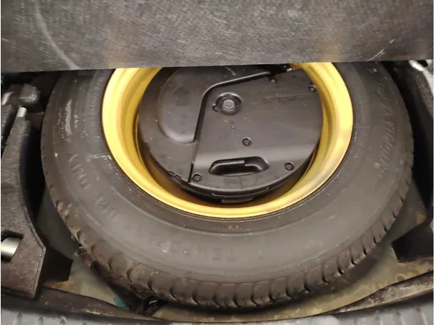 Car image 39