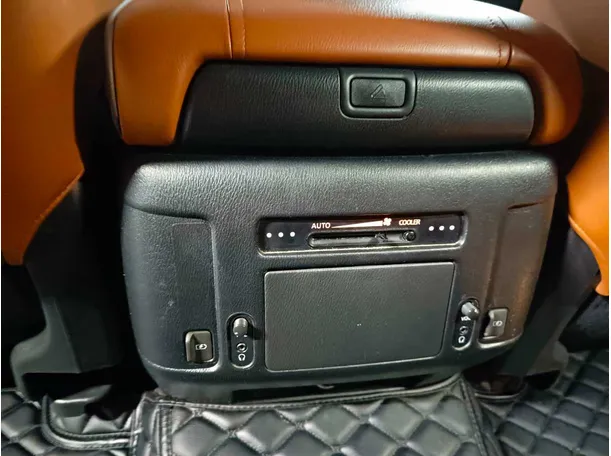 Car image 29